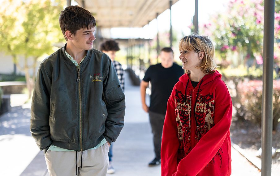 wo students talking and walking outside on campus